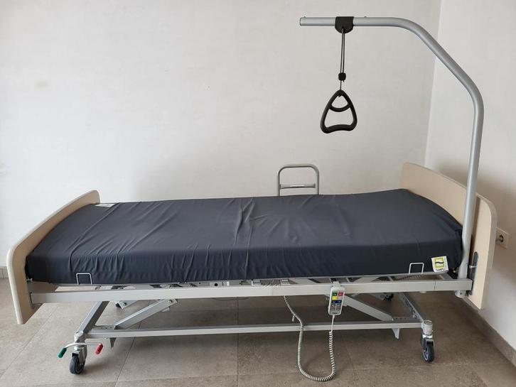 Hoog-laag bed/thuiszorgbed extra lang met steungrepen, Divers, Matériel Infirmier, Comme neuf, Enlèvement