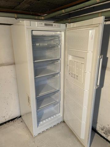 Bosch Vriezer (GSN24V23) – In nieuwstaat beschikbaar voor biedingen