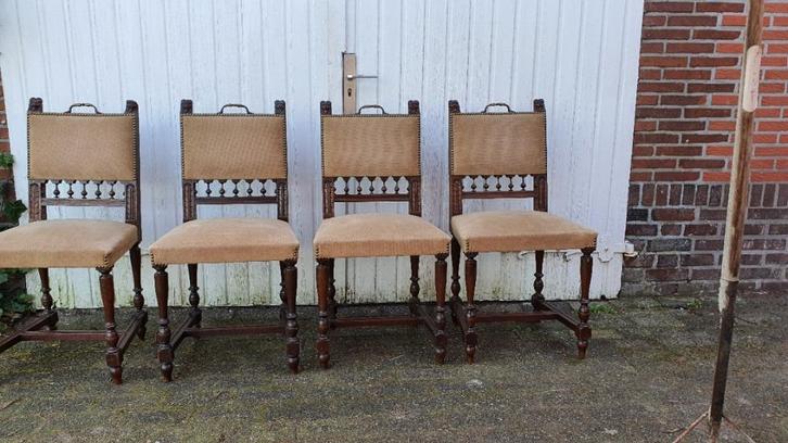 4 Antieke stoelen uit 1810 met Leeuwenkoppen. De stoelen zij, Huis en Inrichting, Stoelen, Zo goed als nieuw, Vier, Hout, Stof