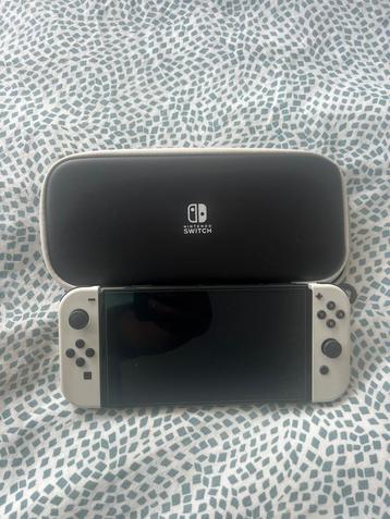 Nintendo switch & travel case  beschikbaar voor biedingen