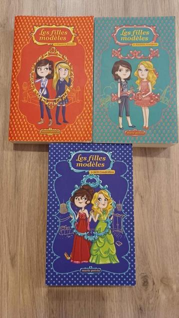 Romans "Les filles modèles" Tomes 1 à 3 beschikbaar voor biedingen