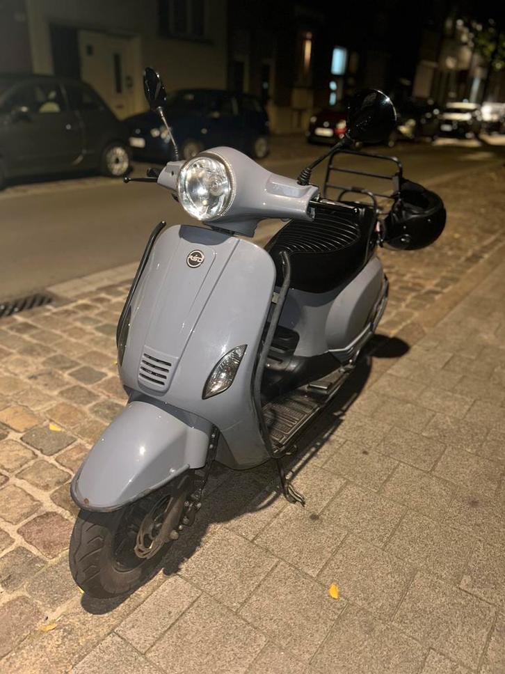 Toscana pure 50 cc met a/b knop, Fietsen en Brommers, Snorfietsen en Snorscooters, Zo goed als nieuw, Overige merken, Benzine