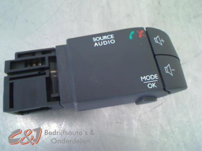 Télécommande radio d'un Renault Trafic, Autos : Pièces & Accessoires, Électronique & Câbles, Renault, Utilisé, 3 mois de garantie