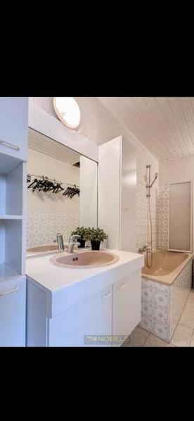 Complete badkamer met meubelen, bad & tegels – snel weg! beschikbaar voor biedingen