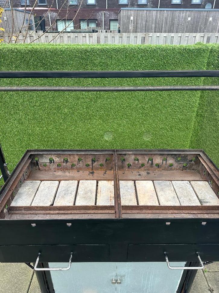 Professionele maatwerk houtskool BBQ - ideaal voor catering, Tuin en Terras, Houtskoolbarbecues, Gebruikt, Ophalen