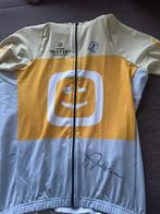 Gesineerde trui van de europese kampioene dames, Ophalen, Nieuw