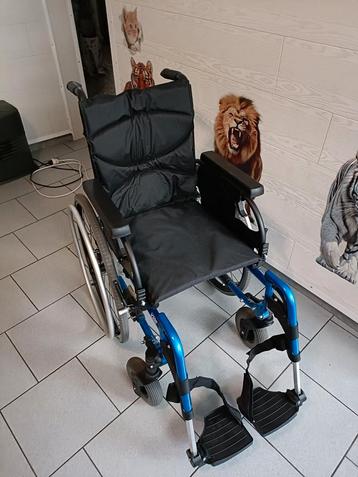 Chaise roulante pliable et démontable VERMEIREN V300larg40cm beschikbaar voor biedingen
