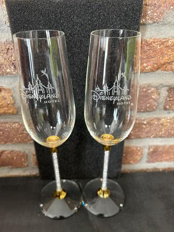 2 gouden champagneglazen - Disneyland Paris beschikbaar voor biedingen