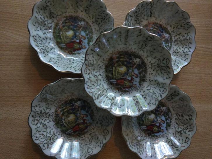 Porseleinen schaaltjes, Huis en Inrichting, Keuken | Servies, Zo goed als nieuw, Ophalen of Verzenden