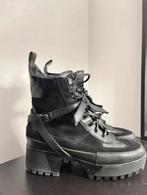 Bottes Laureates Louis Vuitton, Vêtements | Femmes, Chaussures, Comme neuf, Enlèvement, Boots et Botinnes, Louis vuitton