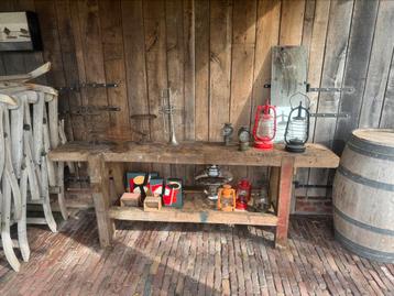 Table de travail ancienne  disponible aux enchères