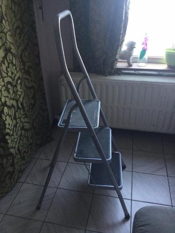 Escabelle pliable 3 marches, Utilisé