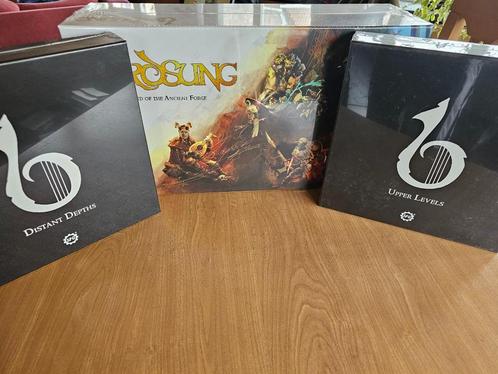 Bardsung - Legend of the Ancient Forge + Scenery Packs (NEW), Hobby en Vrije tijd, Gezelschapsspellen | Bordspellen, Nieuw, Een of twee spelers