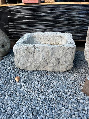 Eeuwenoude kleine pompbak /wasbak, Enlèvement