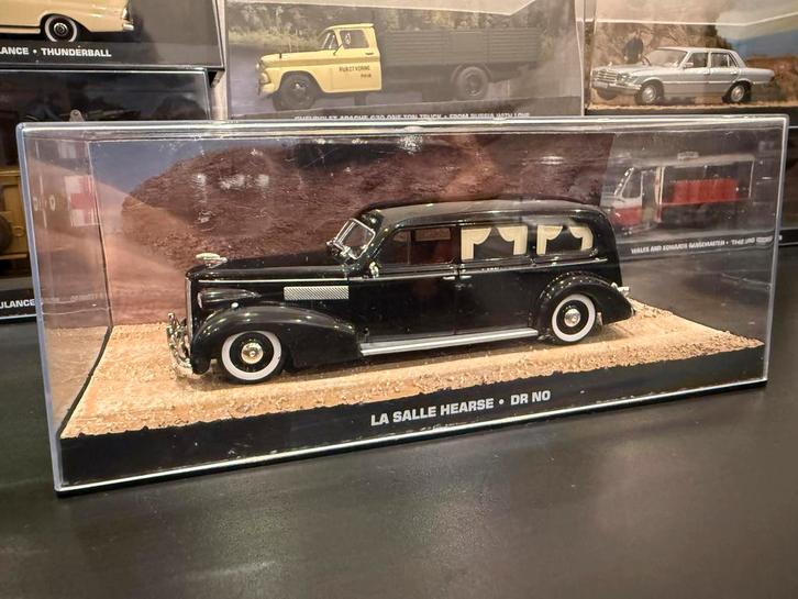 La Salle Hearse - James Bond, Hobby en Vrije tijd, Modelauto's | 1:43, Gebruikt, Auto, Universal Hobbies, Ophalen of Verzenden