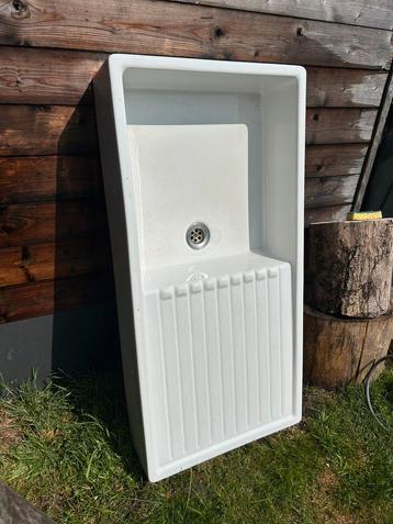Oude retro spoelbak beschikbaar voor biedingen