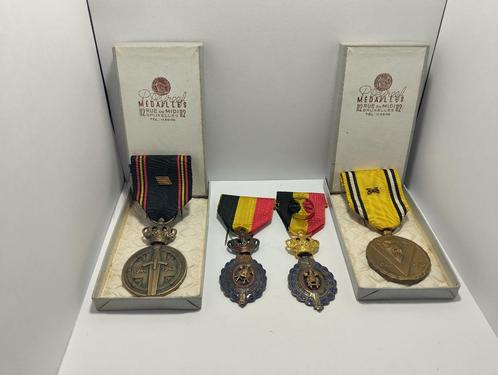 4 medailles in hun eigen sap/lot 4 - vaste prijs, Verzamelen, Militaria | Algemeen, Lintje, Medaille of Wings, Ophalen