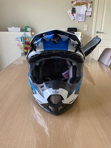 6d helmet crosshelm beschikbaar voor biedingen