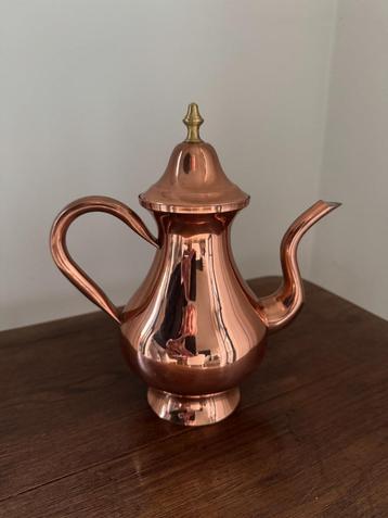Koperen koffiekan beschikbaar voor biedingen