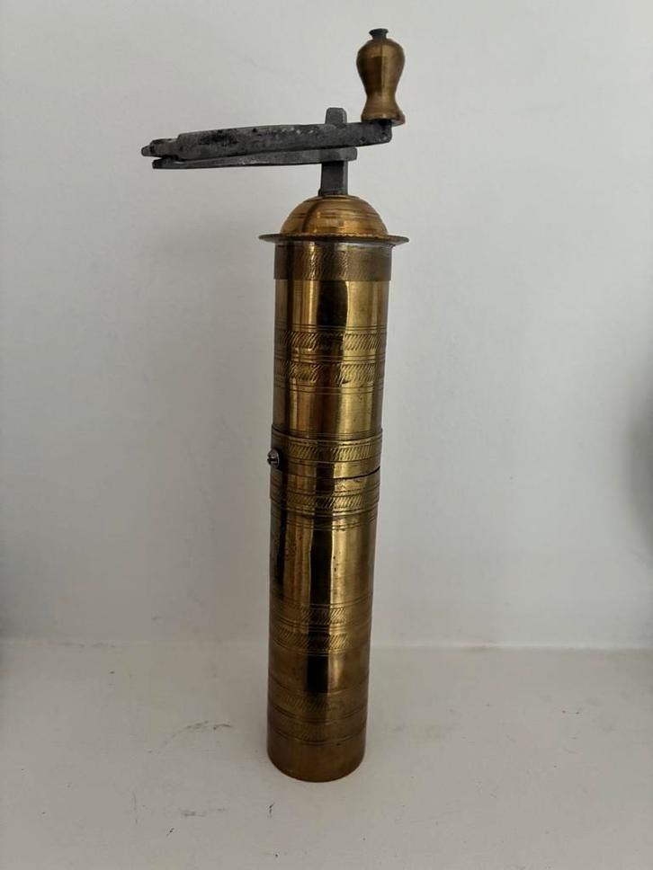 Moulin à café antique - décoratif et fonctionnel, Antiquités & Art, Antiquités | Bronze & Cuivre, Envoi