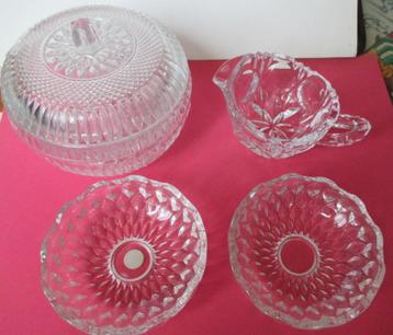 Melk kannetje , 2 potjes en suikerpot of bobonière, vintage beschikbaar voor biedingen