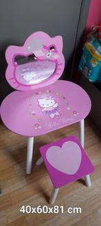 Hello Kitty make up tafel met stoeltje, Kinderen en Baby's, Kinderkamer | Tafels en Stoelen, Zo goed als nieuw, Ophalen