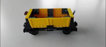 Lego trein: gele kolenwagon + opvangbak + minifiguur (Nieuw! disponible aux enchères