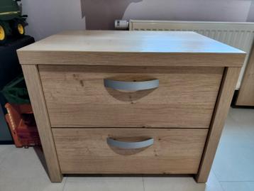Tables de chevet beschikbaar voor biedingen