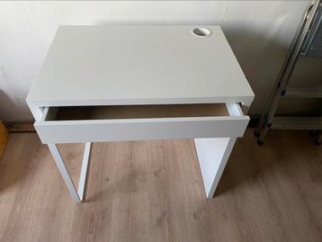 Bureau Ikea micke beschikbaar voor biedingen
