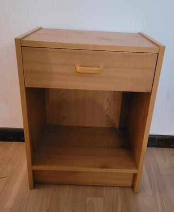Nachtkastje van gebleekt eikenhout 40x30x55 LxBxH beschikbaar voor biedingen
