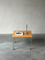Vintage Arne Jacobsen houten bijzettafel / salontafel, Maison & Meubles, Enlèvement, Comme neuf, Carré, Synthétique