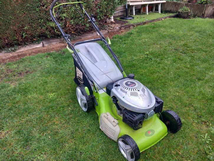 benzine grasmaaier zelftrekker perfect in orde + onderhoud, Tuin en Terras, Grasmaaiers, Zo goed als nieuw, Benzine-grasmaaier