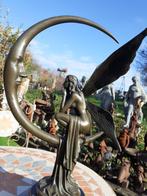 Statue en bronze signé sur socle en marbre circulaire, Enlèvement ou Envoi, Bronze