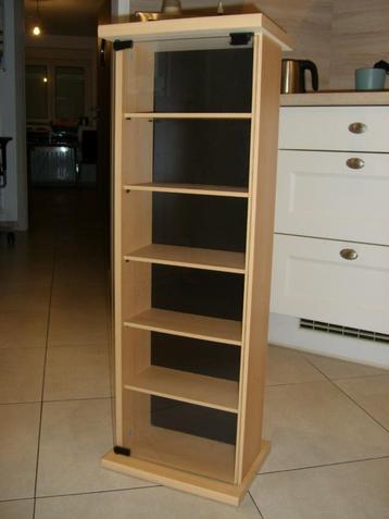 Petite vitrine type range CD  beschikbaar voor biedingen