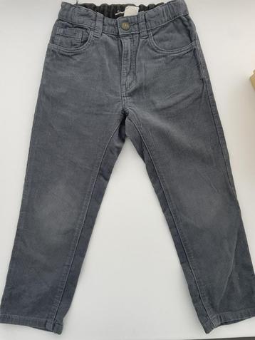 Pantalon en velours gris de la marque H&M, taille 110 disponible aux enchères