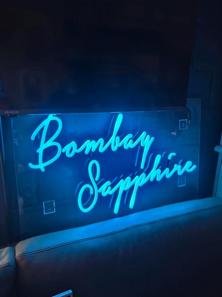 Lichtreclame Bombay Sapphire 2x, Verzamelen, Merken en Reclamevoorwerpen, Zo goed als nieuw, Ophalen