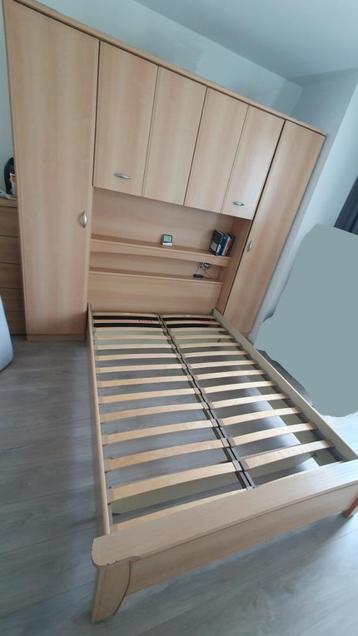 Bed met kledingkast beschikbaar voor biedingen
