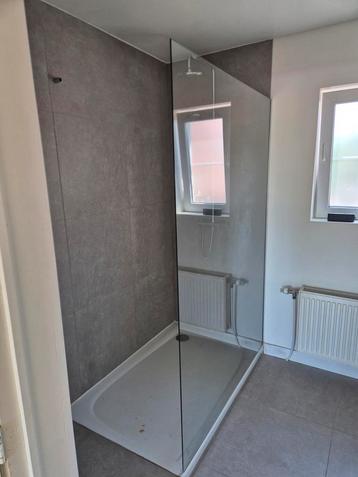 Moderne Douche (bak en wand), gedemonteerd, perfecte staat beschikbaar voor biedingen