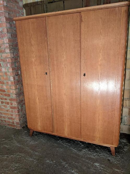 Vintage kleerkast in massief hout uit de jaren 60, Antiek en Kunst, Antiek | Meubels | Kasten, Ophalen