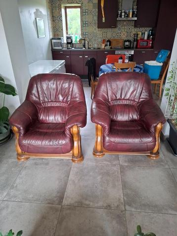 Salon en Cuir Bordeaux **"180 euros Non négociable."** beschikbaar voor biedingen
