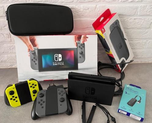 Nintendo Switch + extra's (games apart te koop), Games en Spelcomputers, Spelcomputers | Nintendo Switch, Gebruikt, Met 2 controllers