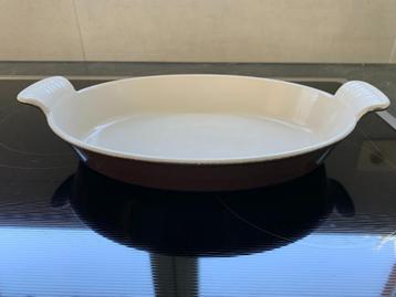 Plat à gratin fonte émaillée COUSANCES de LE CREUSET n28, Enlèvement ou Envoi, Utilisé, Autres types, Plaque céramique