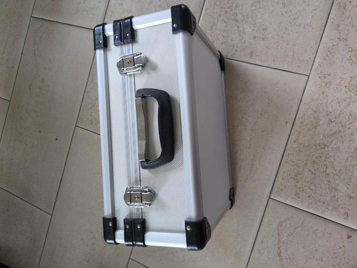 Aluminium instrumenten-koffer zo goed als nieuw, Muziek en Instrumenten, Behuizingen en Koffers, Zo goed als nieuw, Ophalen