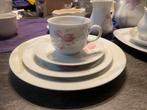Thun porselein set wit met bloempatroon, Huis en Inrichting, Keuken | Servies, Ophalen of Verzenden, Nieuw, Porselein, Compleet servies