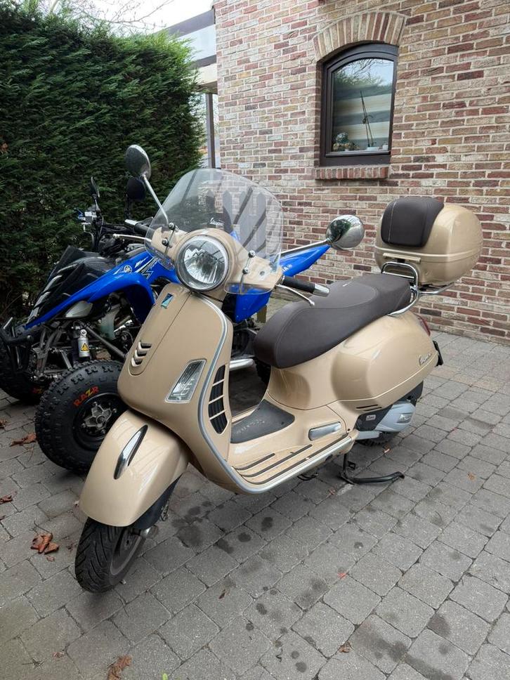 Vespa gts125 2017, Fietsen en Brommers, Snorfietsen en Snorscooters, Zo goed als nieuw, Vespa, Ophalen