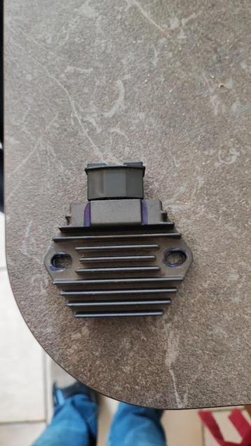 régulateur honda VFR750 beschikbaar voor biedingen