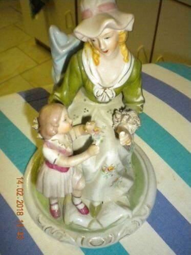 Postuur beeld + souvenir uit Heist, Verzamelen, Beelden en Beeldjes, Ophalen