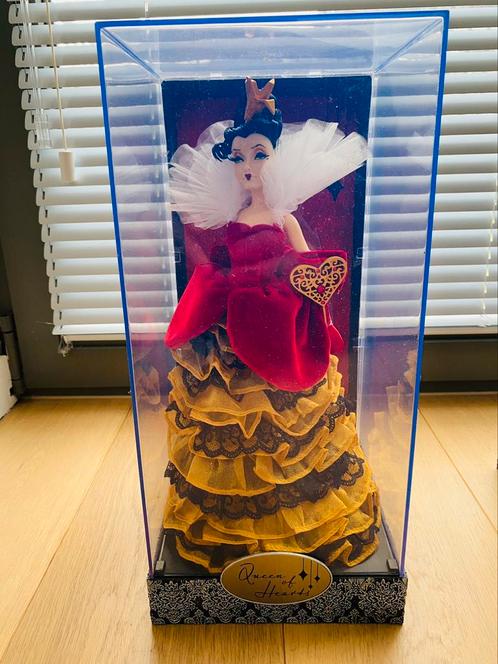 Disney villains limited edition Queen of hearts doll, Verzamelen, Disney, Zo goed als nieuw, Ophalen