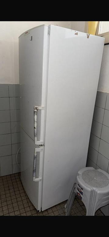 Koelkast met vriezer  beschikbaar voor biedingen