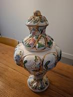 Beschilderde dekselvaas Capodimonte, Ophalen